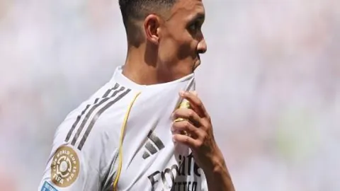 “热刺晋级八强引变，切尔西欧协联1／4决赛主客场顺序调整”